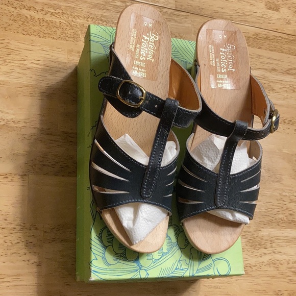 (FREE) Vintage 1960s barefoot frolics by Miller- Christie sandals - Picture 3 of 12